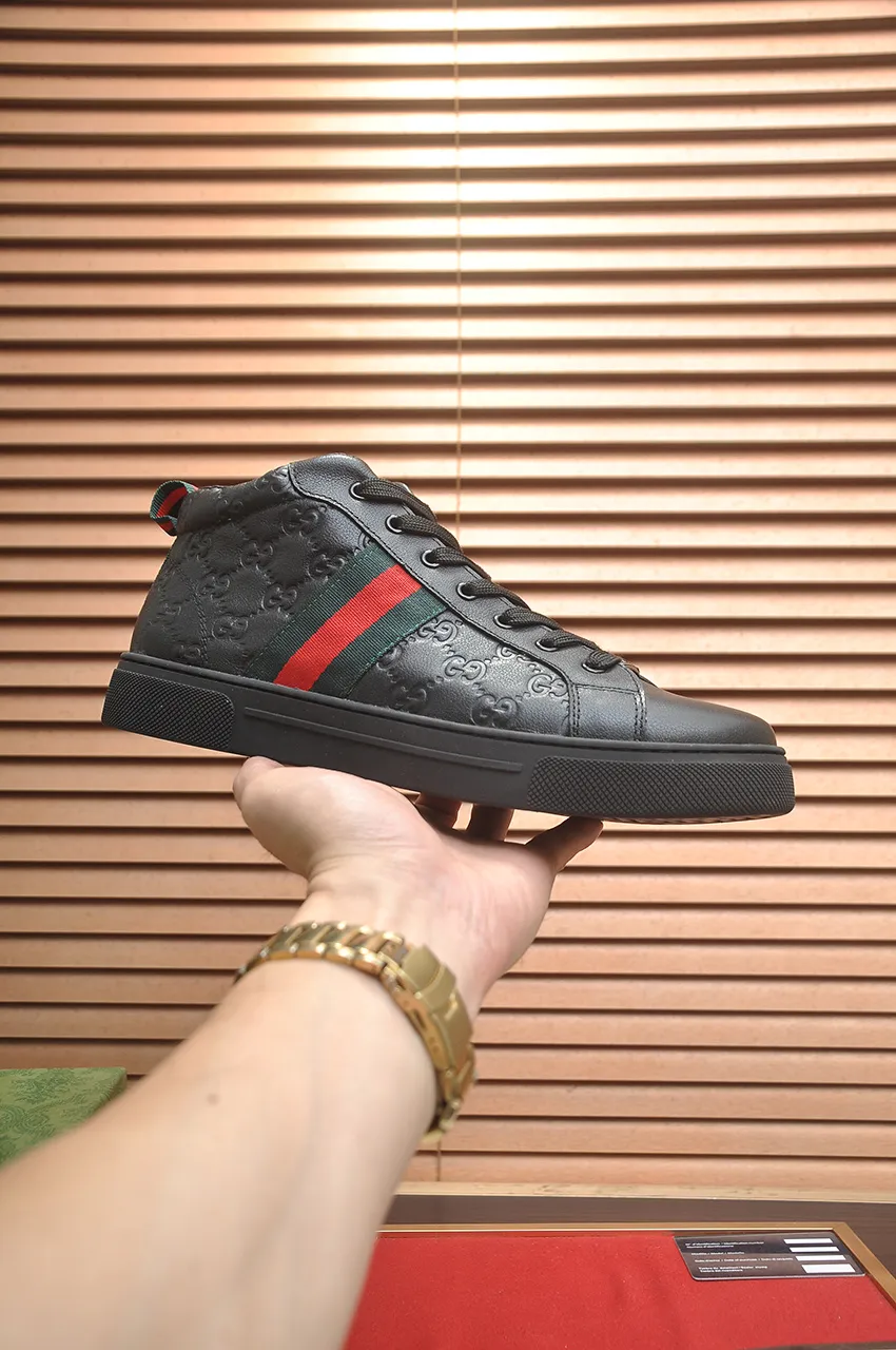 Men's shoes 💰480💶【GUCCI】1:1 men's sports shoes from the official website are now on the market. They are made of original silk cowhide + first-layer sheepskin lining, plus the original 1:1 comfortable outsole from the official website. Fashionable and versatile, super comfortable and breathable! Available in 2 colors: black, standard shoe size 38/45 (custom-made size 45 is non-refundable)